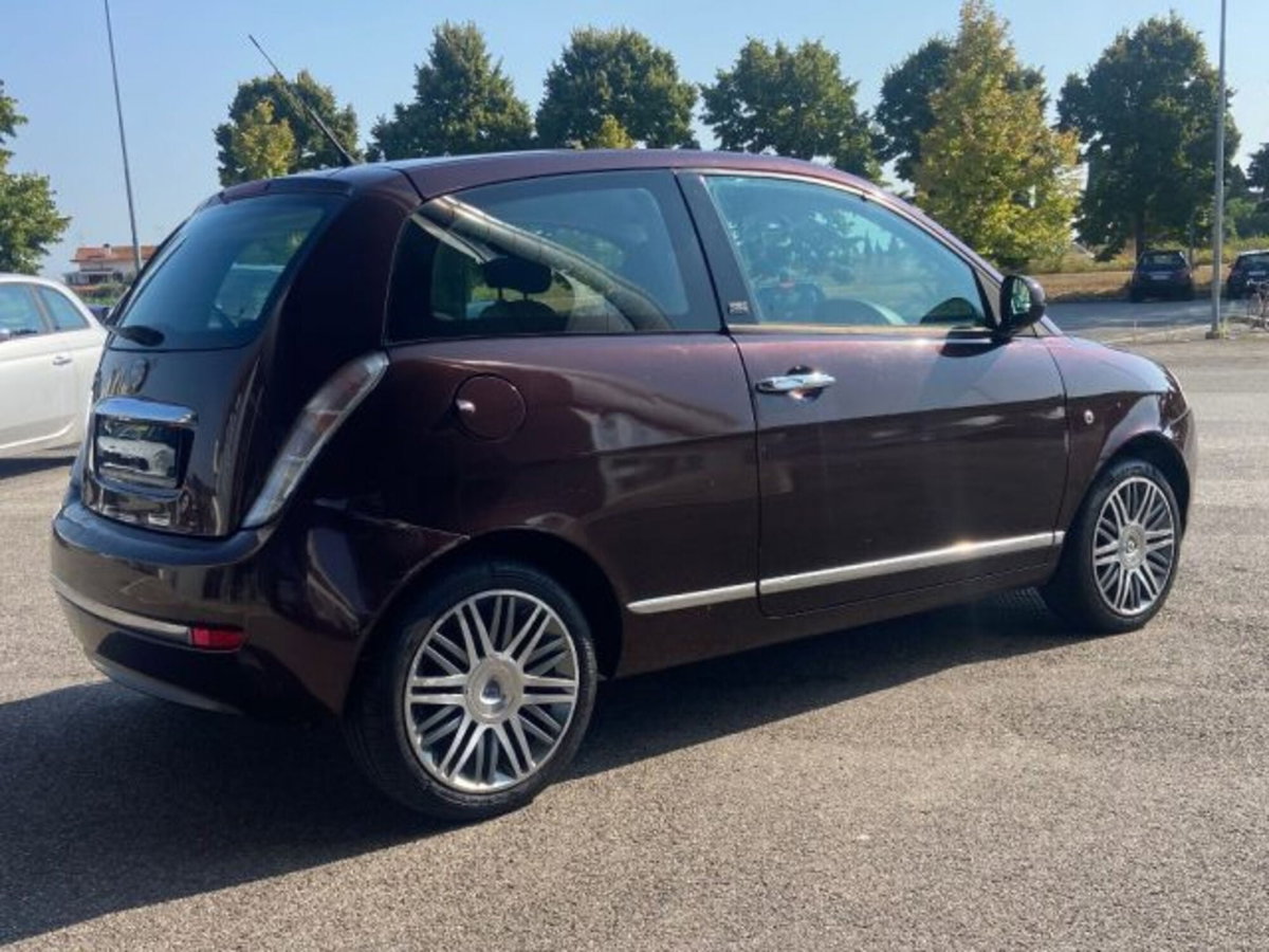 Lancia Ypsilon 1.2 69 CV Diva (5)