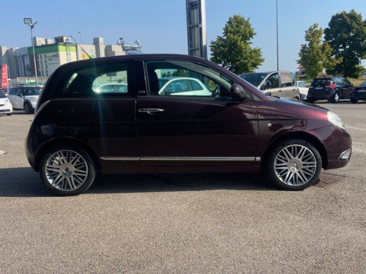 Lancia Ypsilon 1.2 69 CV Diva (7)