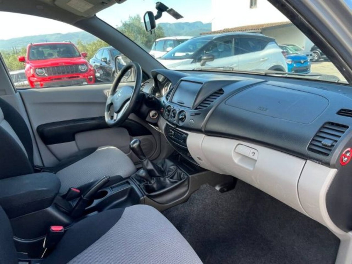 Mitsubishi L200 2.5 DI-D/136CV Double Cab Intense (11)