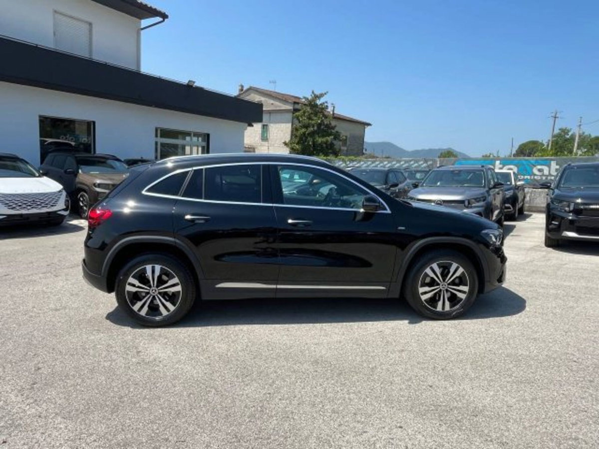 Mercedes-Benz GLA SUV 200 d Progressive Advanced Plus 4matic auto (4)
