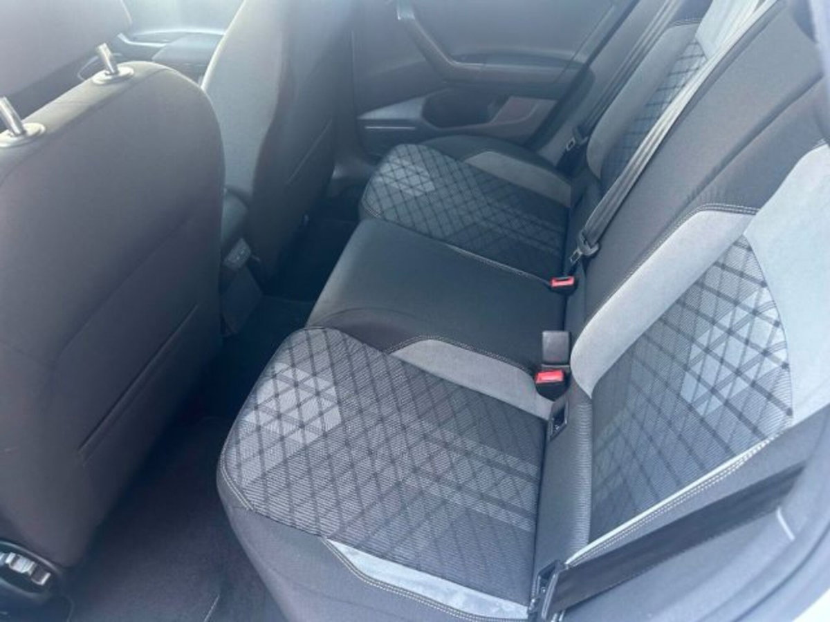 Volkswagen Taigo 1.0 TSI 110 CV DSG R-Line (9)