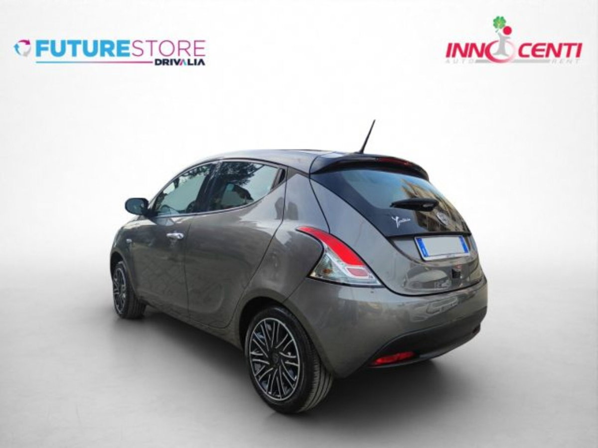 Lancia Ypsilon 1.0 FireFly 5 porte S&S Hybrid Gold Plus (4)