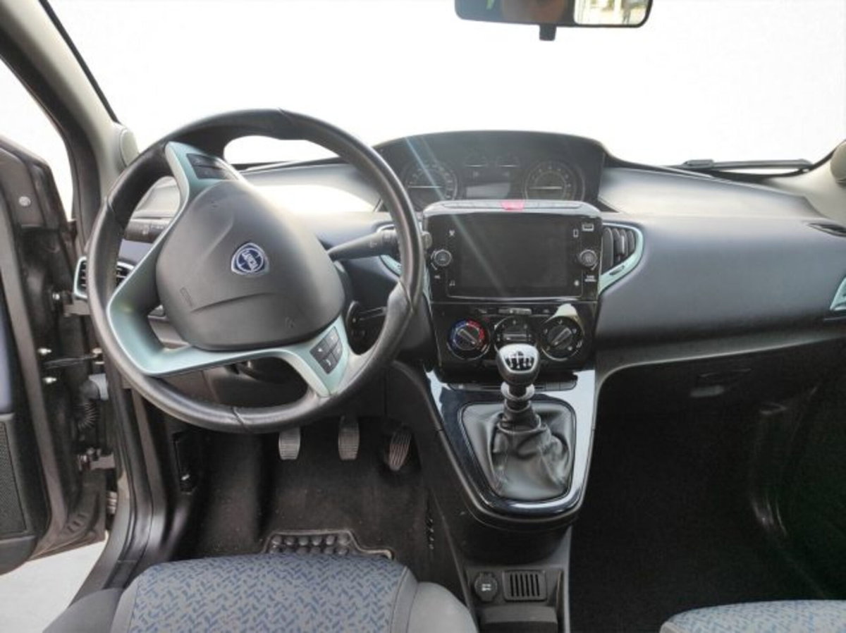 Lancia Ypsilon 1.0 FireFly 5 porte S&S Hybrid Gold Plus (5)