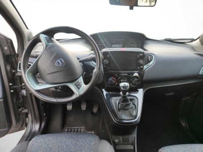 Lancia Ypsilon 1.0 FireFly 5 porte S&S Hybrid Gold Plus (5)