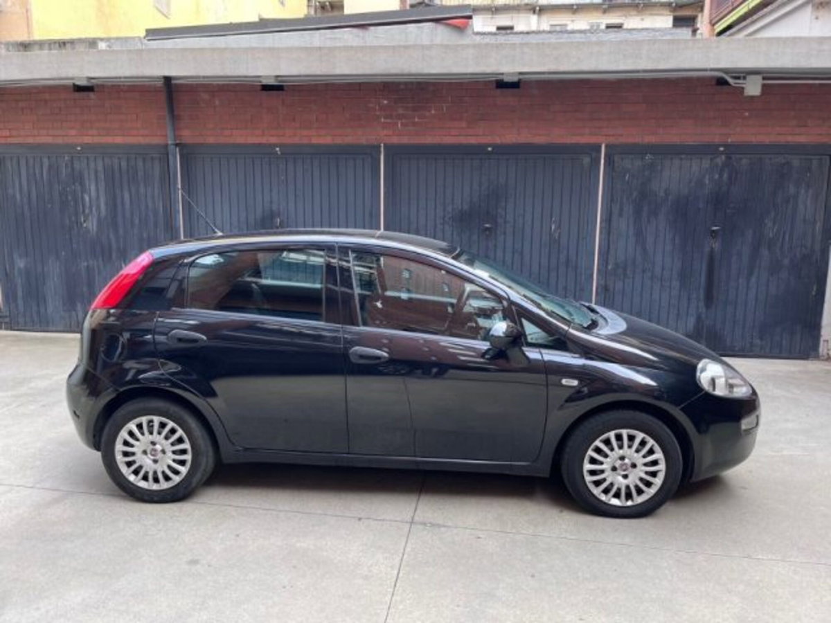 Fiat Punto 1.3 MJT II 75 CV 5 porte Easy (11)