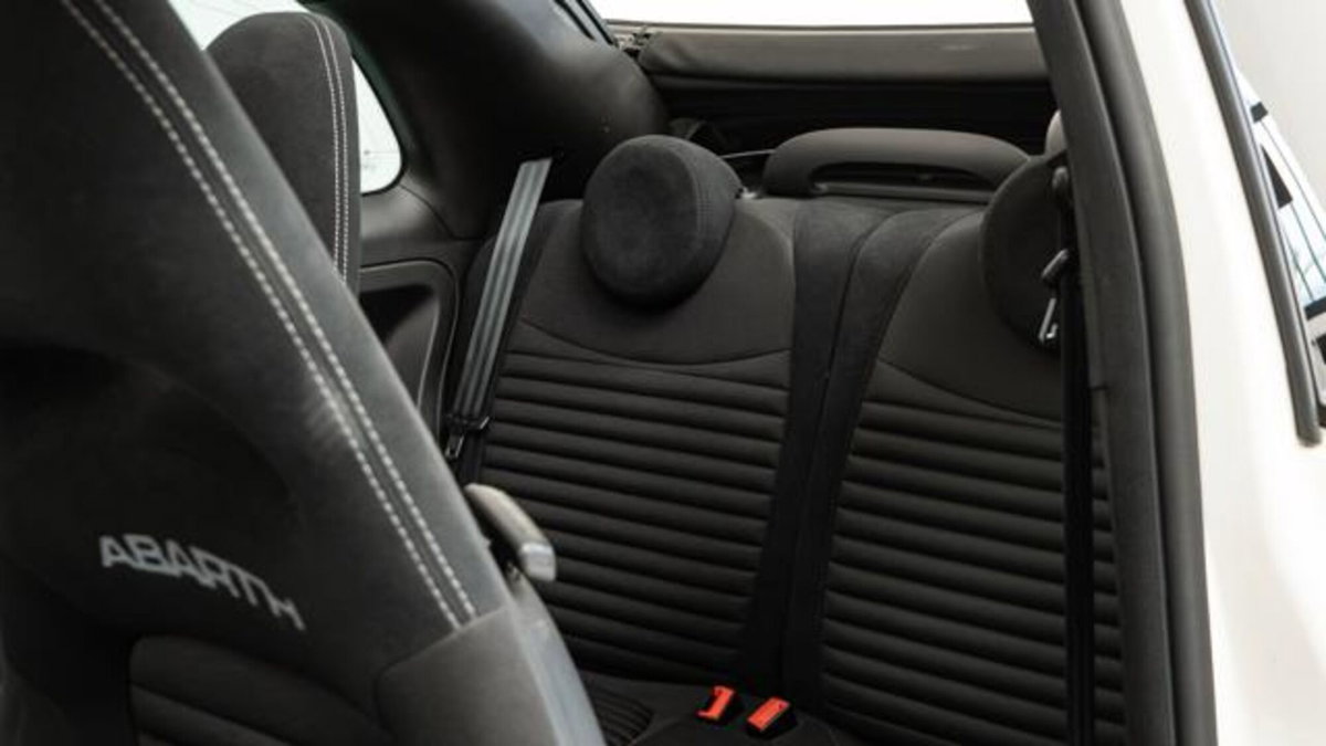 Abarth 595 Cabrio 595 C 1.4 Turbo T-Jet 180 CV Competizione (12)