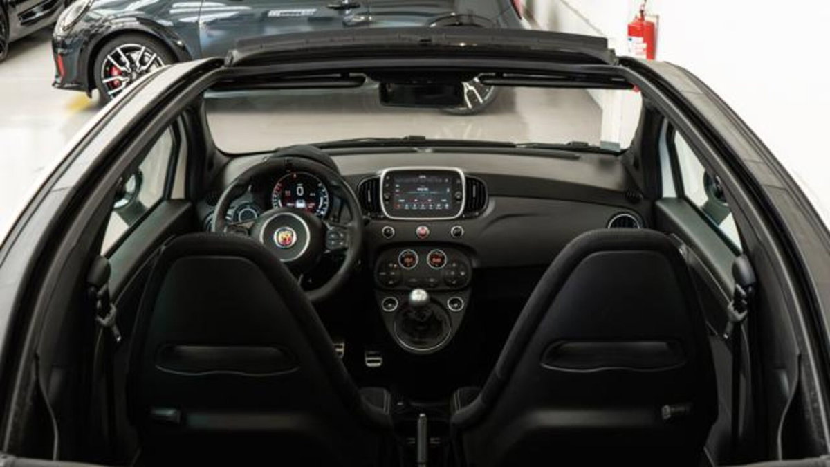 Abarth 595 Cabrio 595 C 1.4 Turbo T-Jet 180 CV Competizione (14)