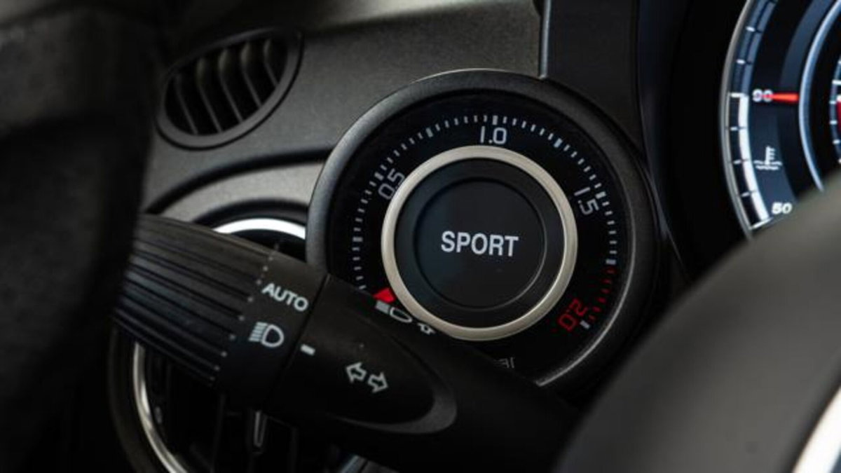 Abarth 595 Cabrio 595 C 1.4 Turbo T-Jet 180 CV Competizione (18)