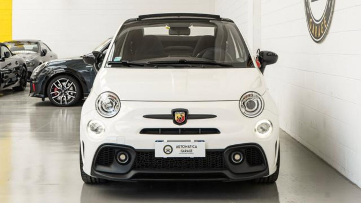 Abarth 595 Cabrio 595 C 1.4 Turbo T-Jet 180 CV Competizione (9)