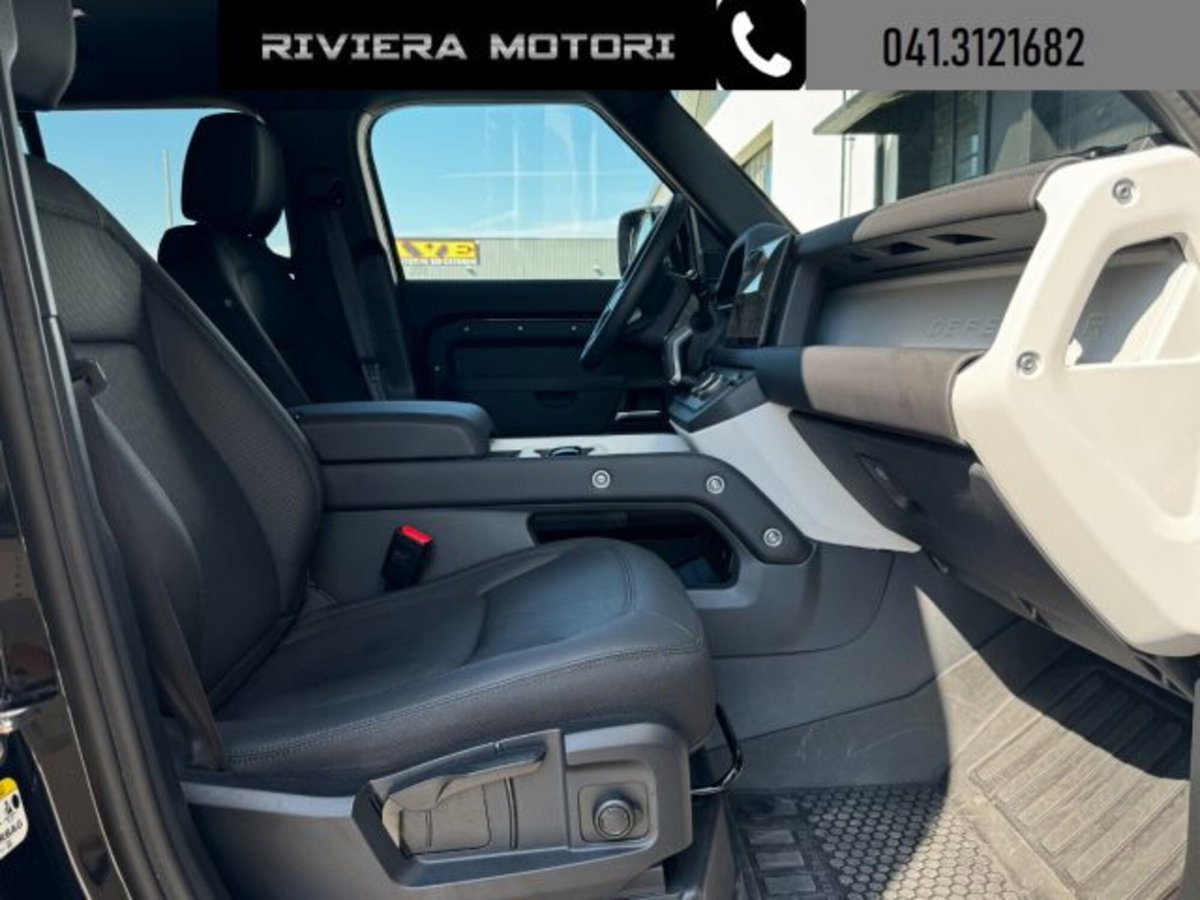 Land Rover Defender 110 3.0D I6 200 CV AWD Auto S (10)