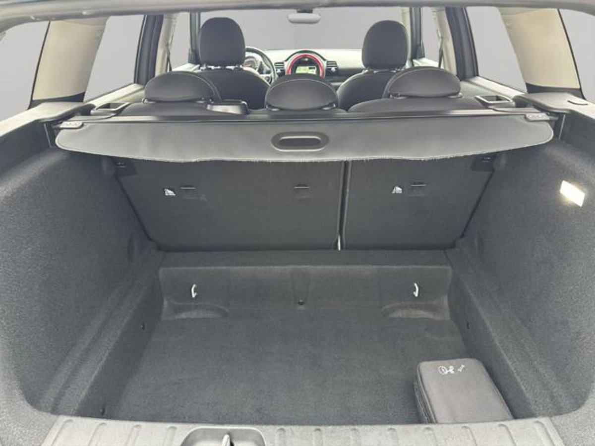 MINI Mini Clubman 2.0 Cooper D Business Clubman (15)