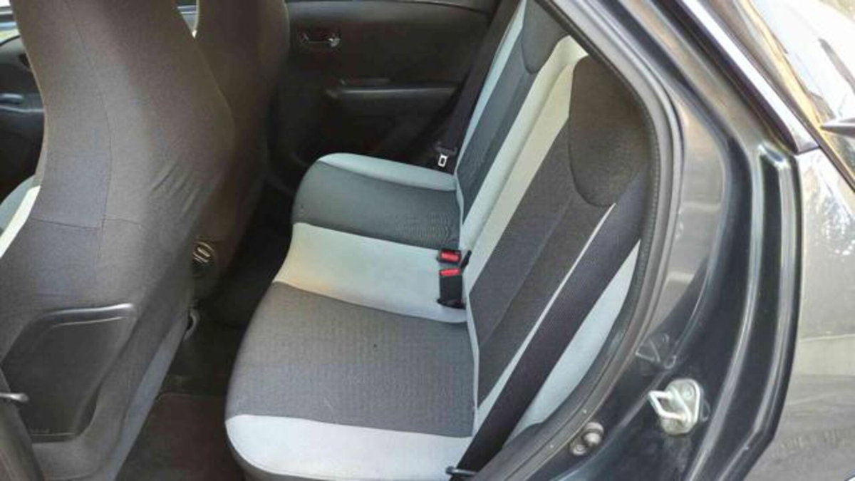 Toyota Aygo 1.0 VVT-i 69 CV 5 porte x-clusiv (10)