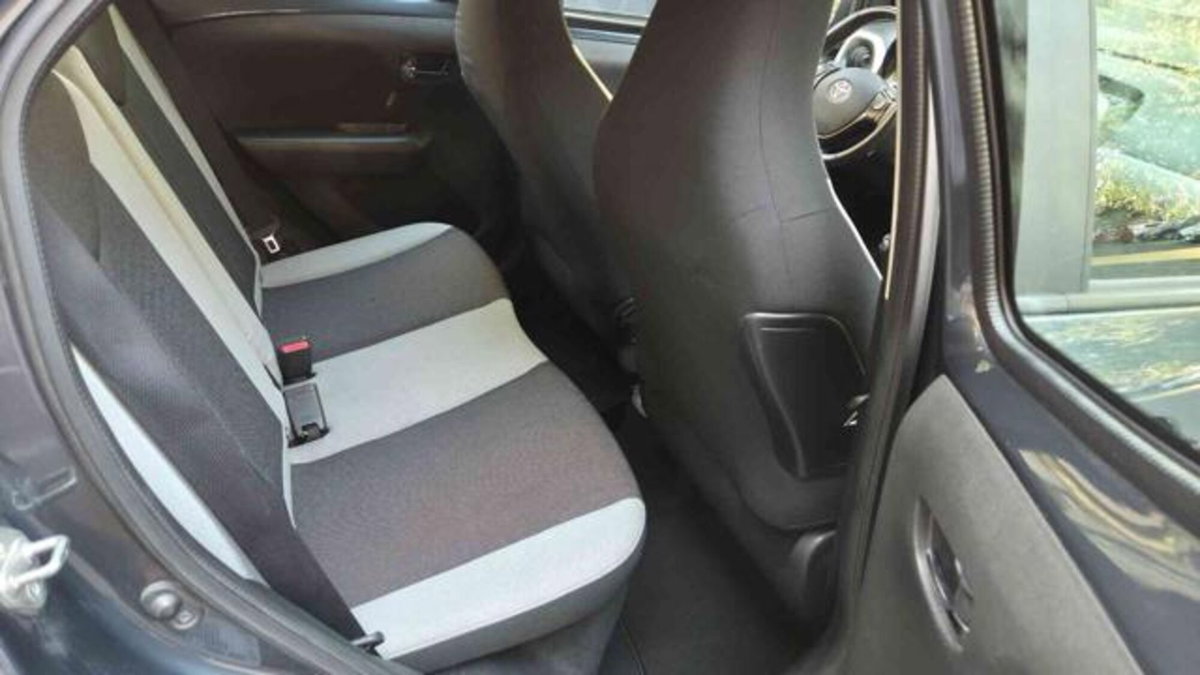 Toyota Aygo 1.0 VVT-i 69 CV 5 porte x-clusiv (11)