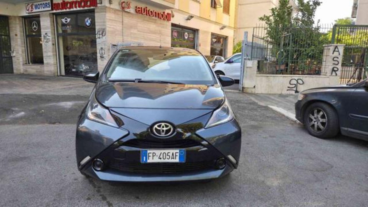 Toyota Aygo 1.0 VVT-i 69 CV 5 porte x-clusiv (2)