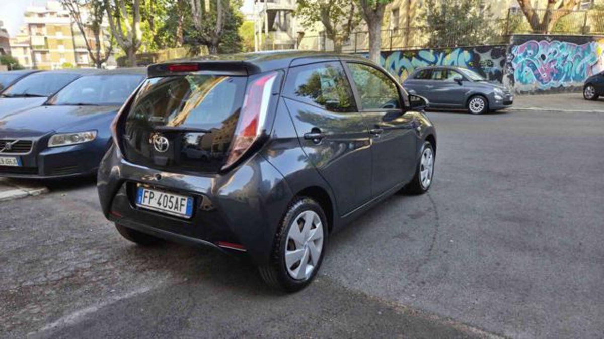 Toyota Aygo 1.0 VVT-i 69 CV 5 porte x-clusiv (4)
