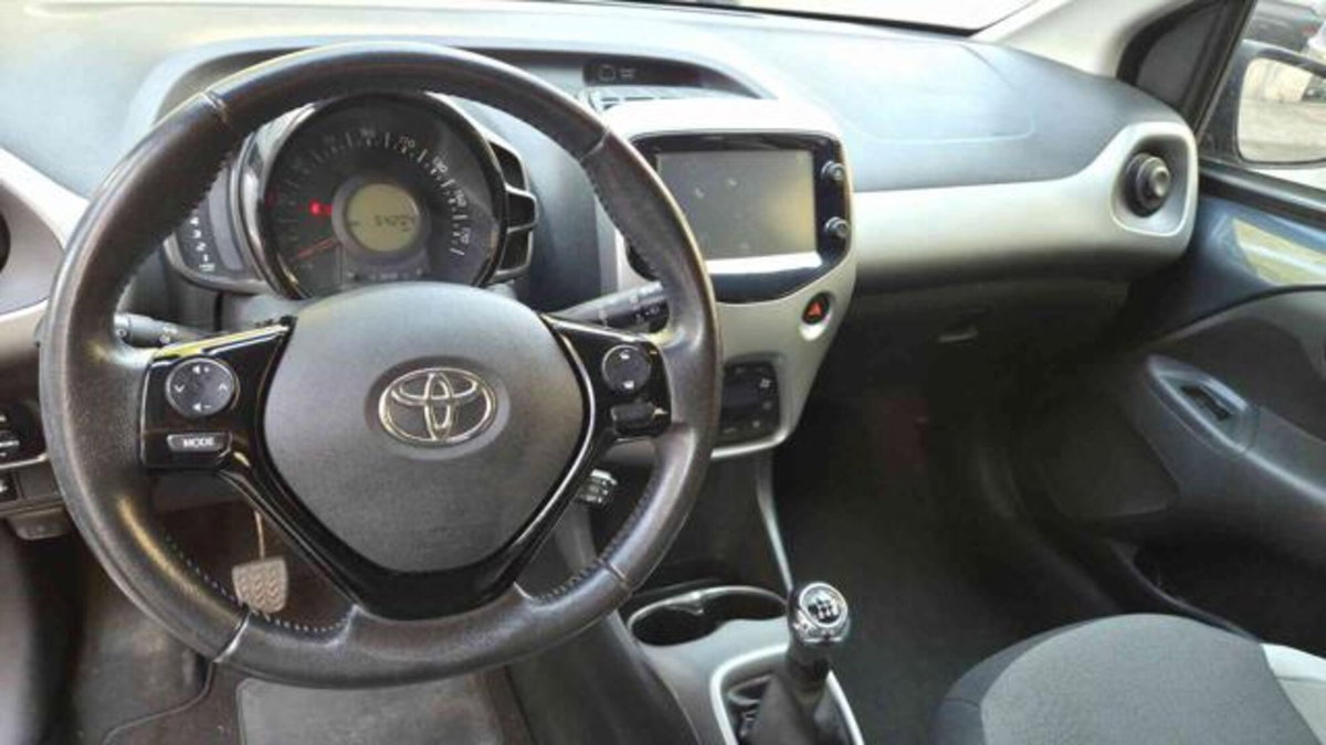 Toyota Aygo 1.0 VVT-i 69 CV 5 porte x-clusiv (7)