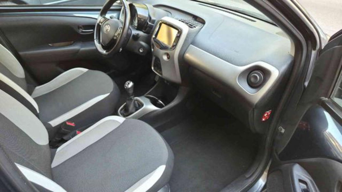 Toyota Aygo 1.0 VVT-i 69 CV 5 porte x-clusiv (9)