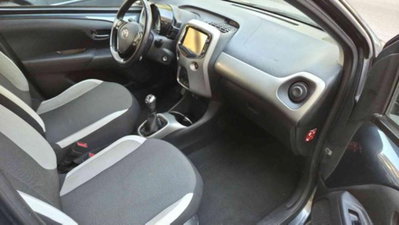 Toyota Aygo 1.0 VVT-i 69 CV 5 porte x-clusiv (9)