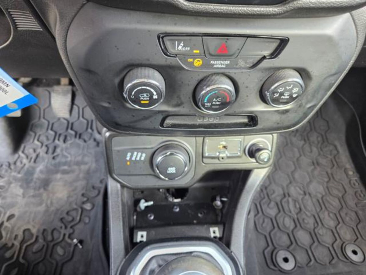 Jeep Renegade 2.0 Mjt 140CV 4WD Active Drive Low Limited (12)