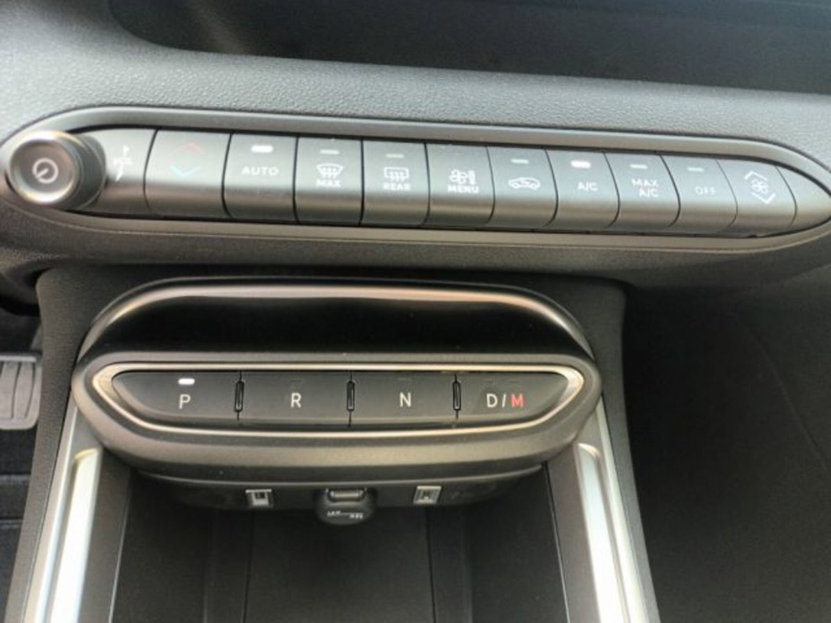 Jeep Avenger 1.2 turbo e-hybrid mhev Upland 4xe 145cv edct6 (12)