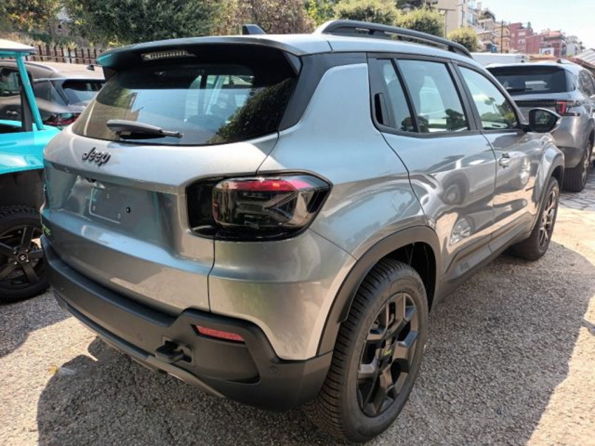 Jeep Avenger 1.2 turbo e-hybrid mhev Upland 4xe 145cv edct6 (3)