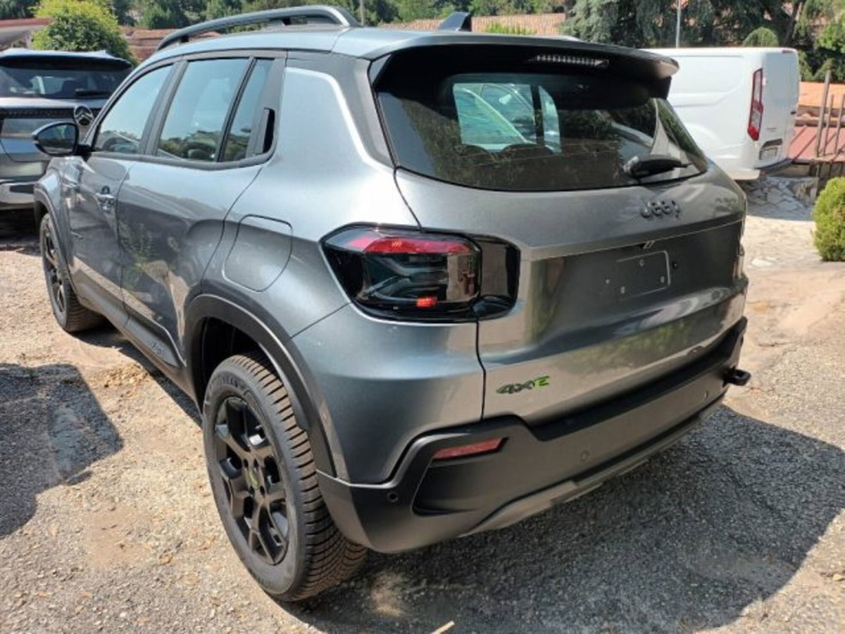 Jeep Avenger 1.2 turbo e-hybrid mhev Upland 4xe 145cv edct6 (4)