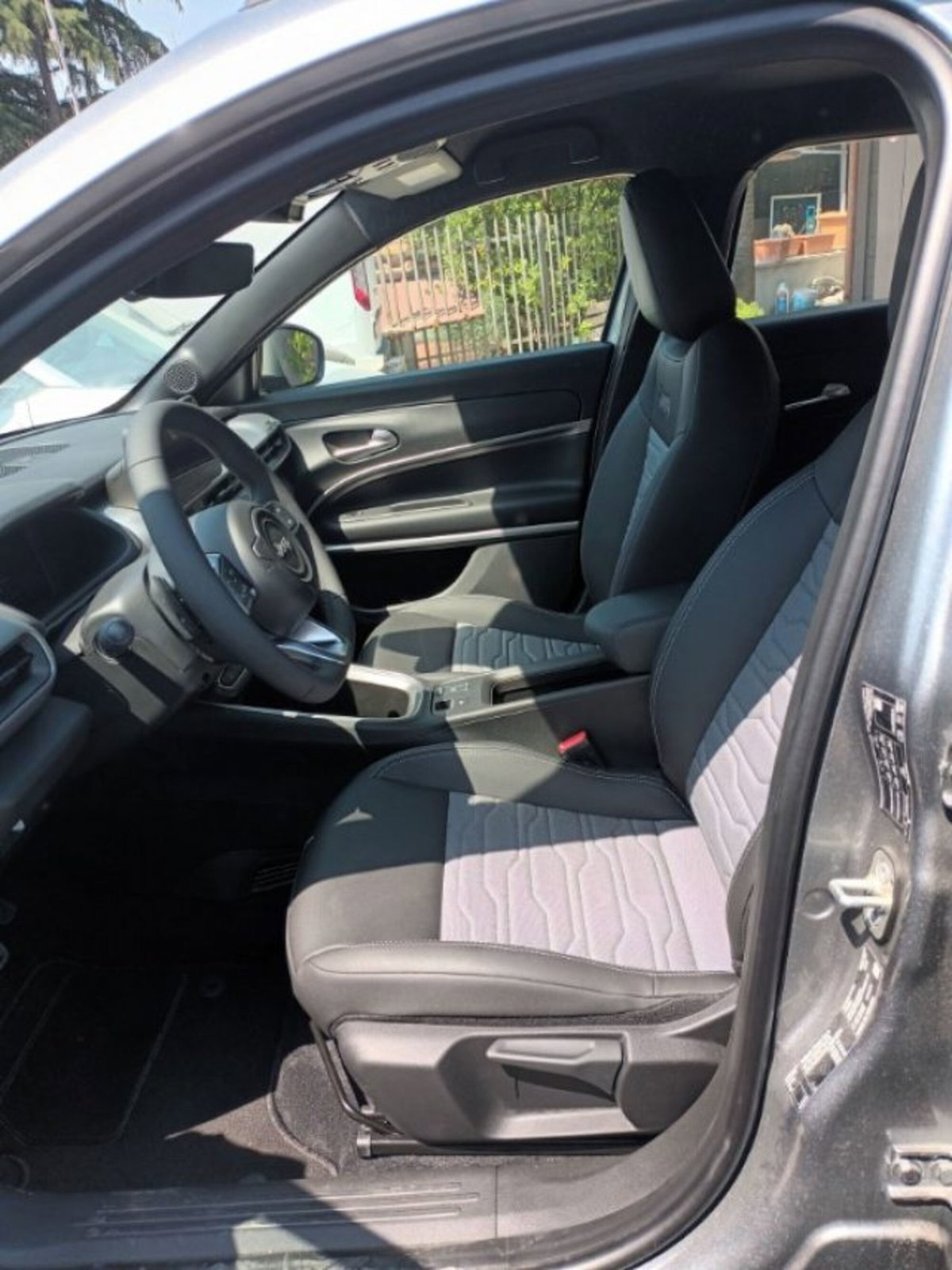 Jeep Avenger 1.2 turbo e-hybrid mhev Upland 4xe 145cv edct6 (5)