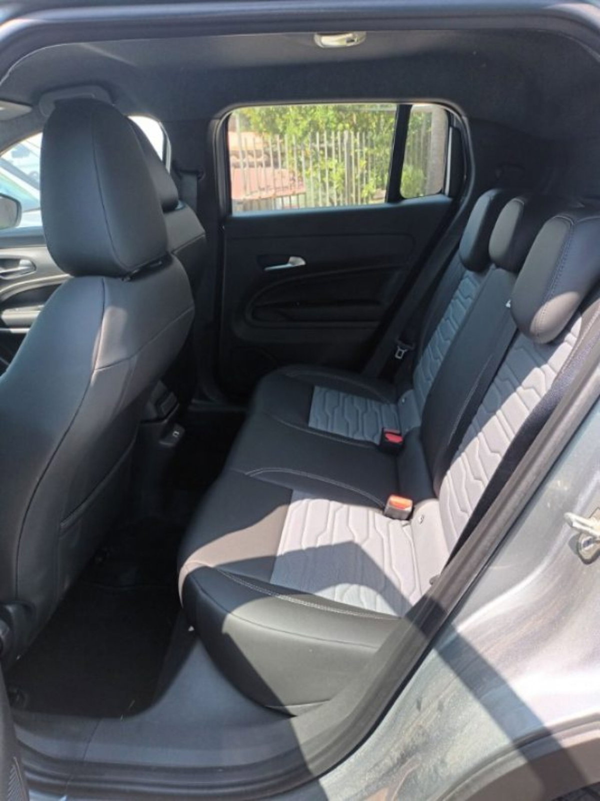 Jeep Avenger 1.2 turbo e-hybrid mhev Upland 4xe 145cv edct6 (6)