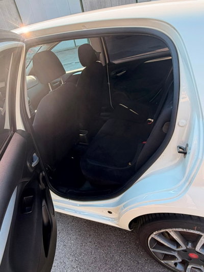 Fiat Punto 1.3 MJT II 75 CV 5 porte Lounge (11)