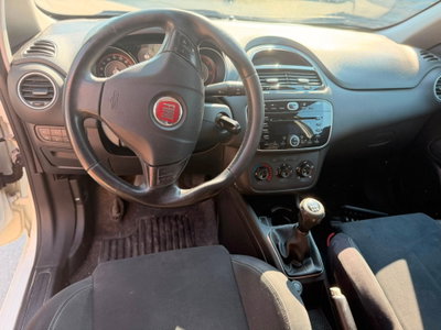 Fiat Punto 1.3 MJT II 75 CV 5 porte Lounge (7)