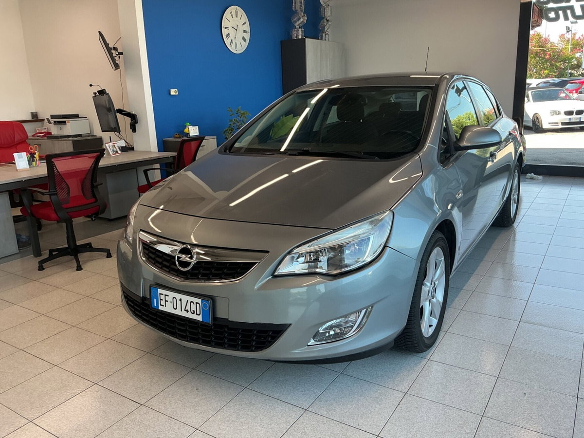 Opel Astra 1.7 CDTI 110CV 5 porte Cosmo (3)