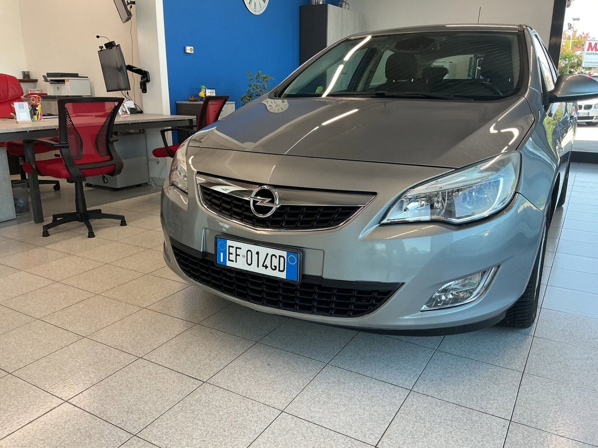 Opel Astra 1.7 CDTI 110CV 5 porte Cosmo (7)