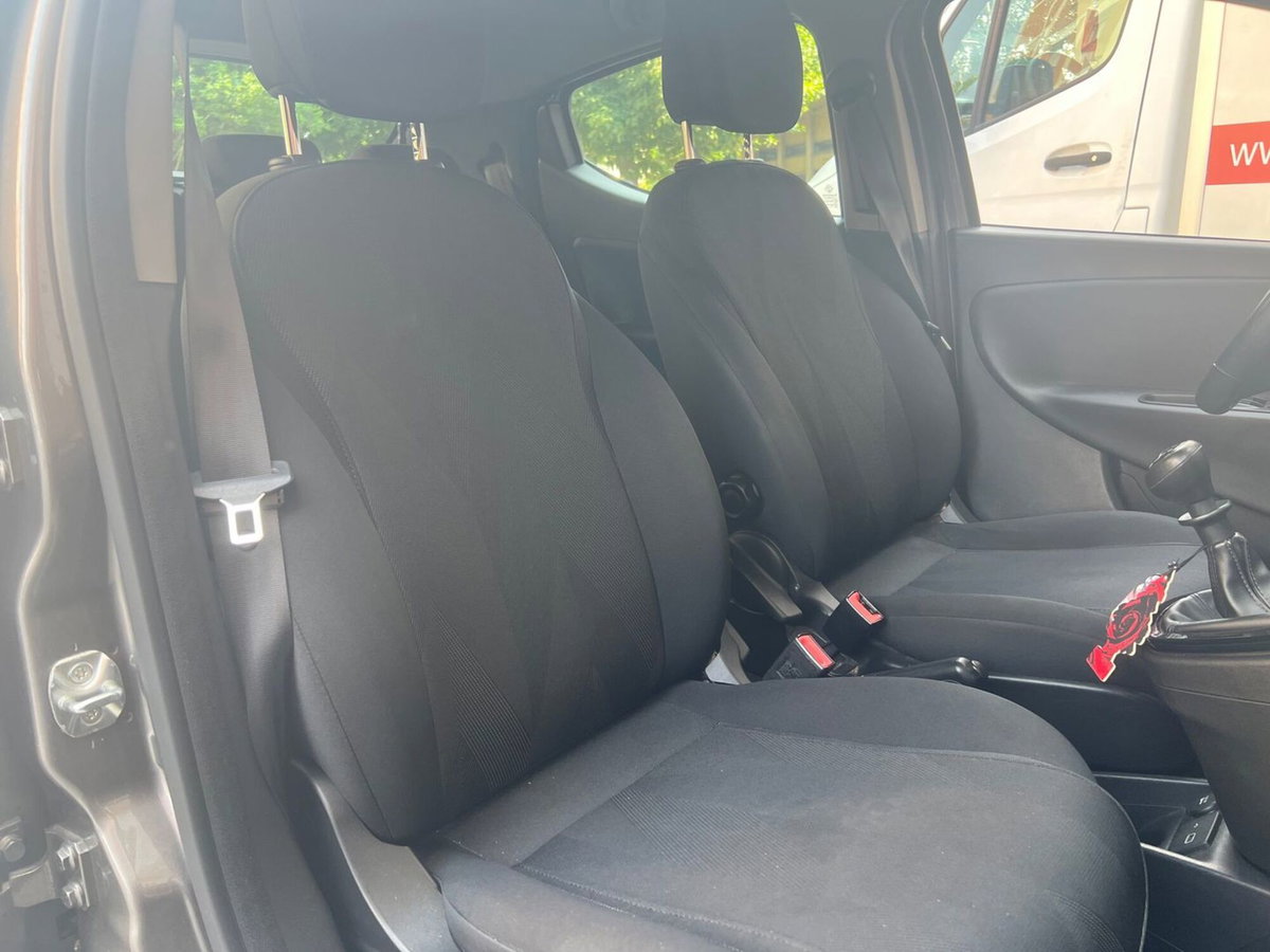 Lancia Ypsilon 1.2 69 CV 5 porte Gold (11)