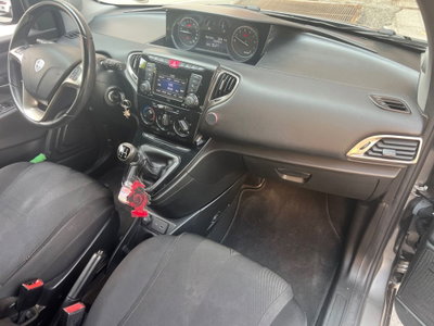 Lancia Ypsilon 1.2 69 CV 5 porte Gold (12)