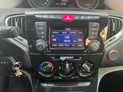 Lancia Ypsilon 1.2 69 CV 5 porte Gold (14)