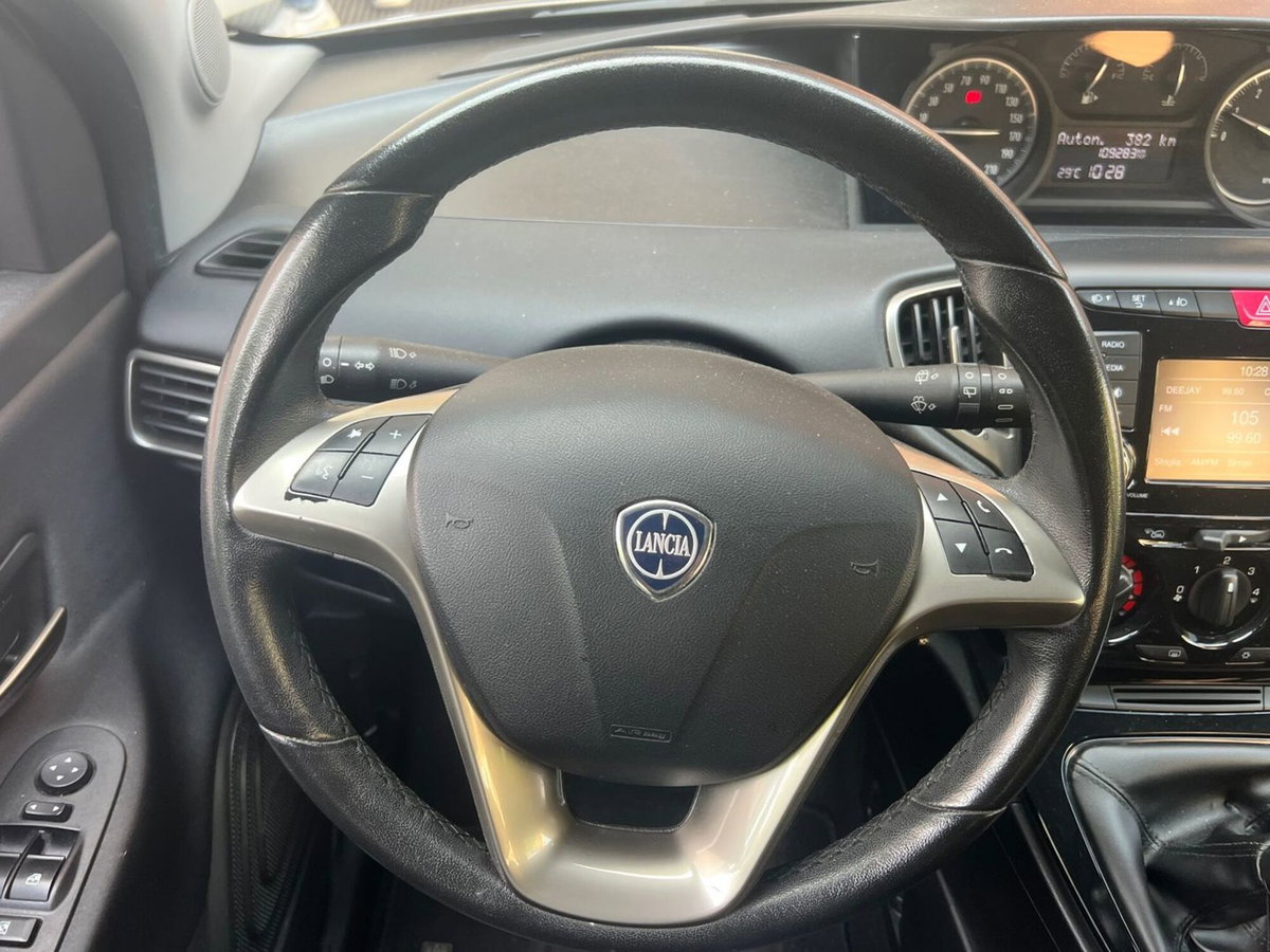 Lancia Ypsilon 1.2 69 CV 5 porte Gold (17)
