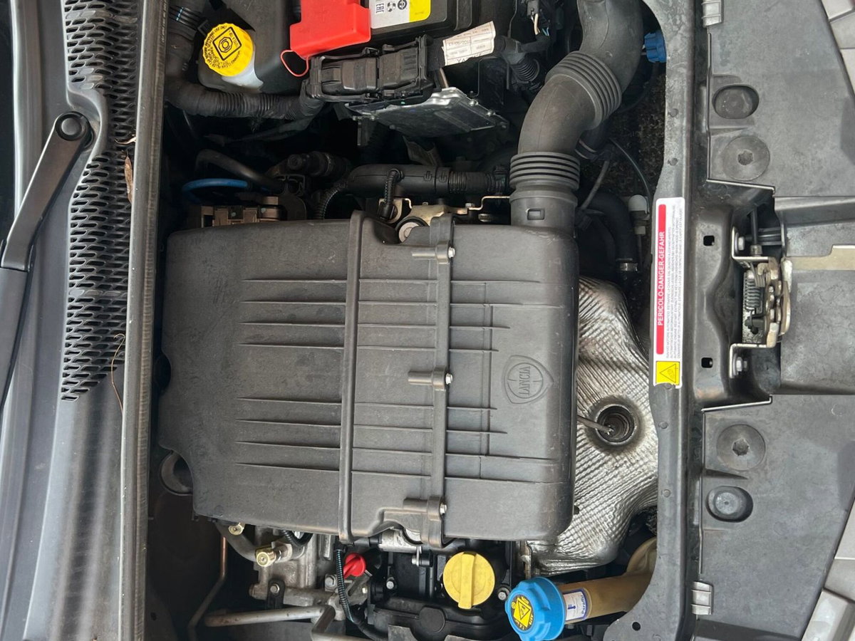 Lancia Ypsilon 1.2 69 CV 5 porte Gold (19)