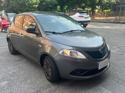 Lancia Ypsilon 1.2 69 CV 5 porte Gold (2)