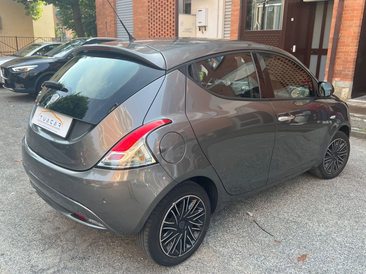 Lancia Ypsilon 1.2 69 CV 5 porte Gold (4)