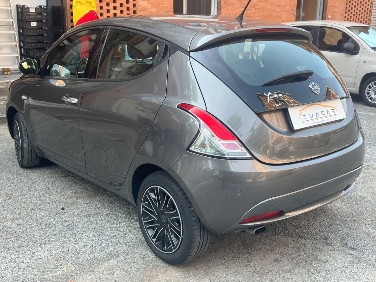 Lancia Ypsilon 1.2 69 CV 5 porte Gold (5)