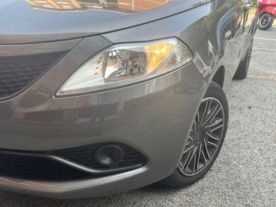 Lancia Ypsilon 1.2 69 CV 5 porte Gold (7)
