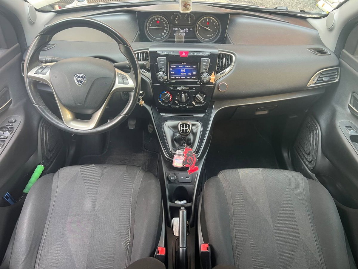 Lancia Ypsilon 1.2 69 CV 5 porte Gold (9)