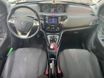 Lancia Ypsilon 1.2 69 CV 5 porte Gold (9)