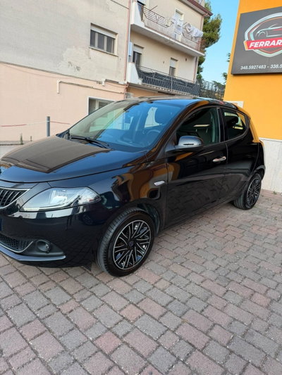 Lancia Ypsilon 1.0 FireFly 5 porte S&S Hybrid Alberta Ferretti (2)