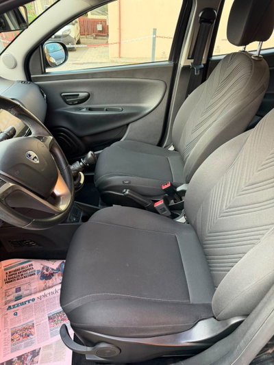 Lancia Ypsilon 1.0 FireFly 5 porte S&S Hybrid Alberta Ferretti (6)