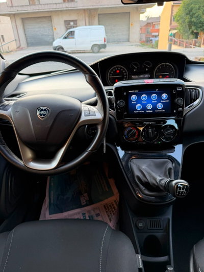 Lancia Ypsilon 1.0 FireFly 5 porte S&S Hybrid Alberta Ferretti (7)