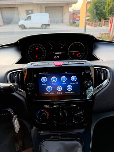 Lancia Ypsilon 1.0 FireFly 5 porte S&S Hybrid Alberta Ferretti (8)