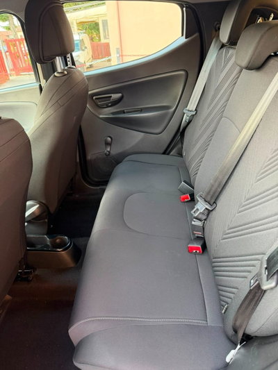 Lancia Ypsilon 1.0 FireFly 5 porte S&S Hybrid Alberta Ferretti (9)