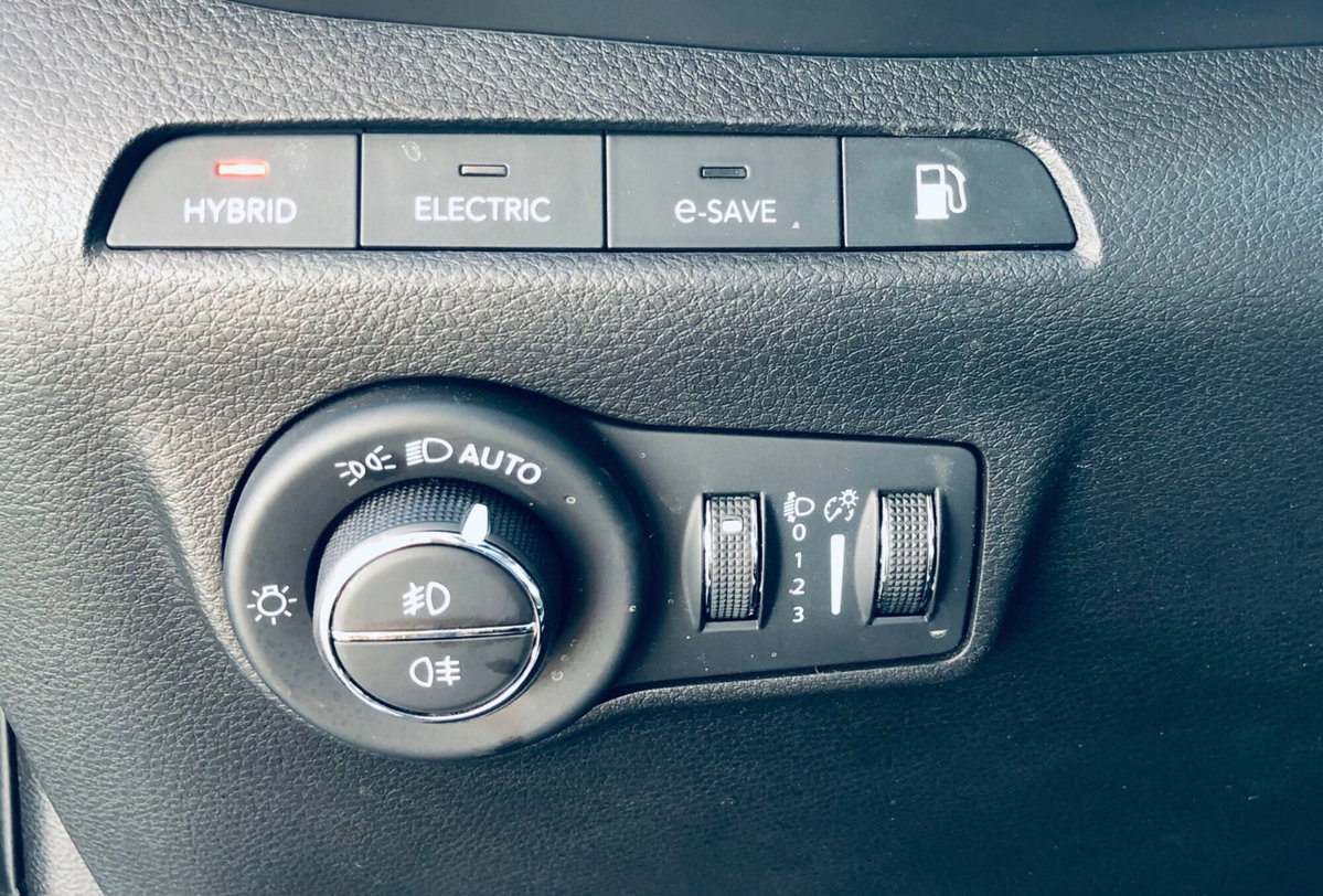 Jeep Compass 1.3 T4 240CV PHEV AT6 4xe S (11)