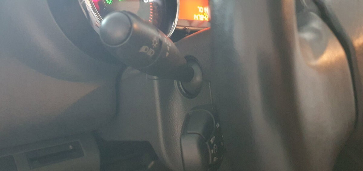 Peugeot 3008 1.6 HDi 115CV Active (10)
